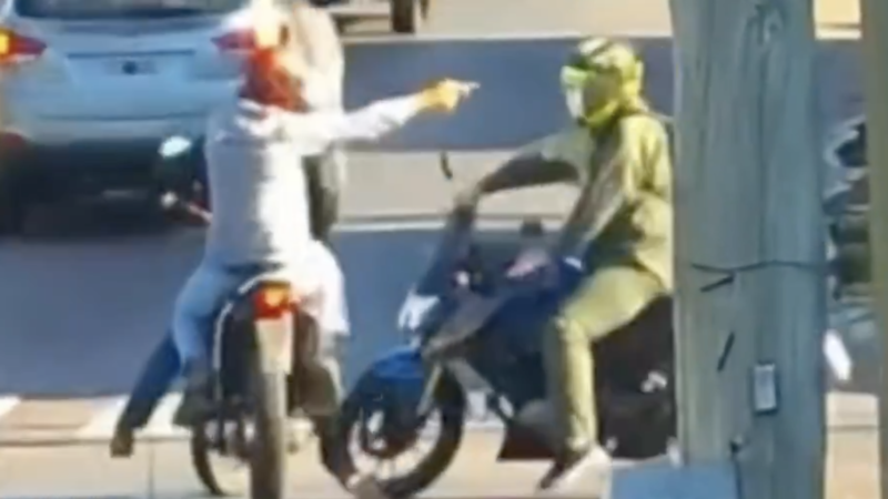 Lomas: a los tiros por la moto en plena avenida